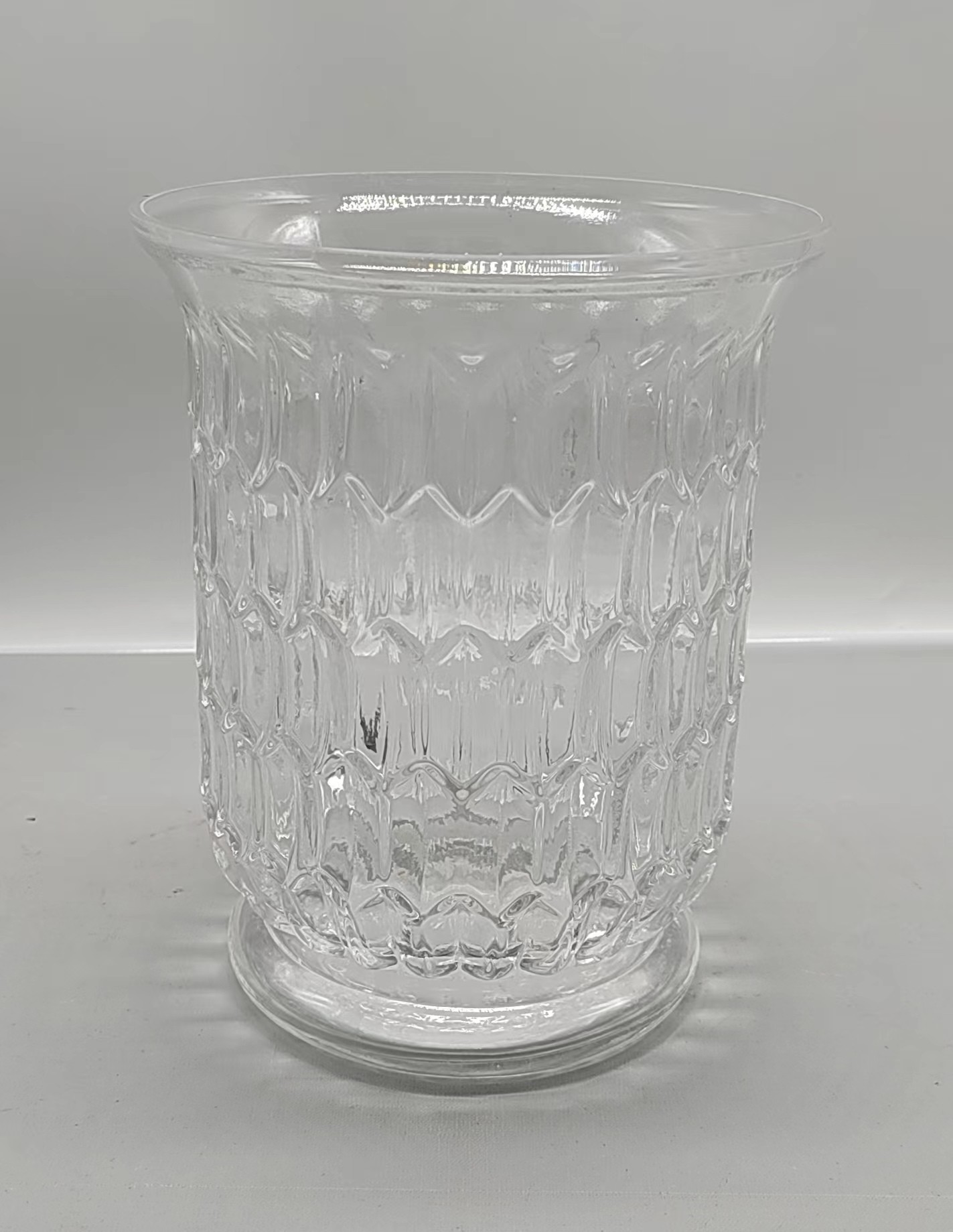 Clear glass vase with pattern/M